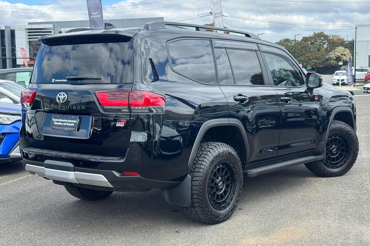 2025 Toyota Landcruiser GR Sport FJA300R