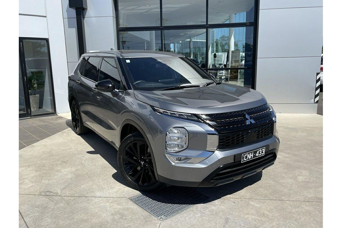 2023 Mitsubishi Outlander LS Black Edition ZM