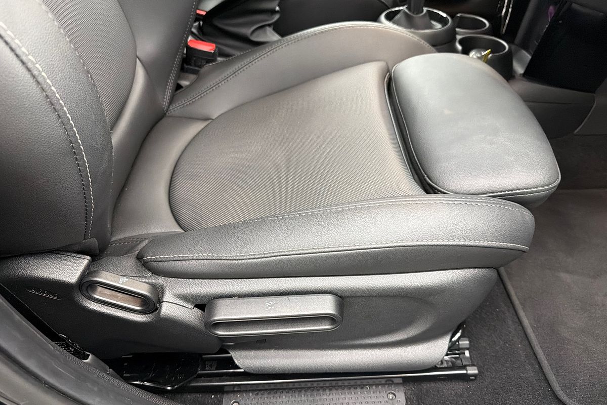 2022 MINI Hatch Cooper Classic F55 LCI-2