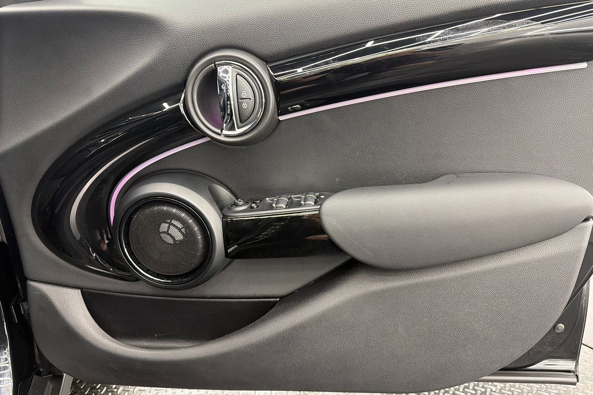 2022 MINI Hatch Cooper Classic F55 LCI-2