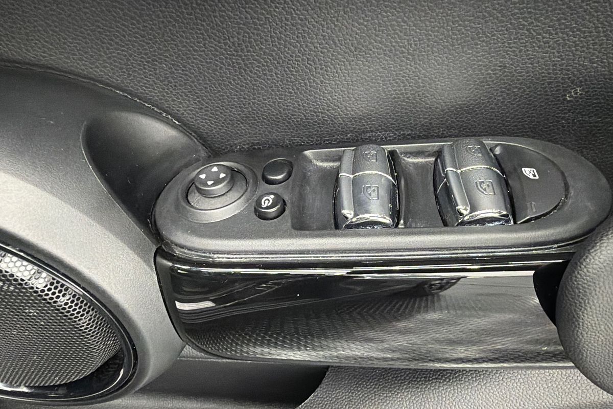 2022 MINI Hatch Cooper Classic F55 LCI-2