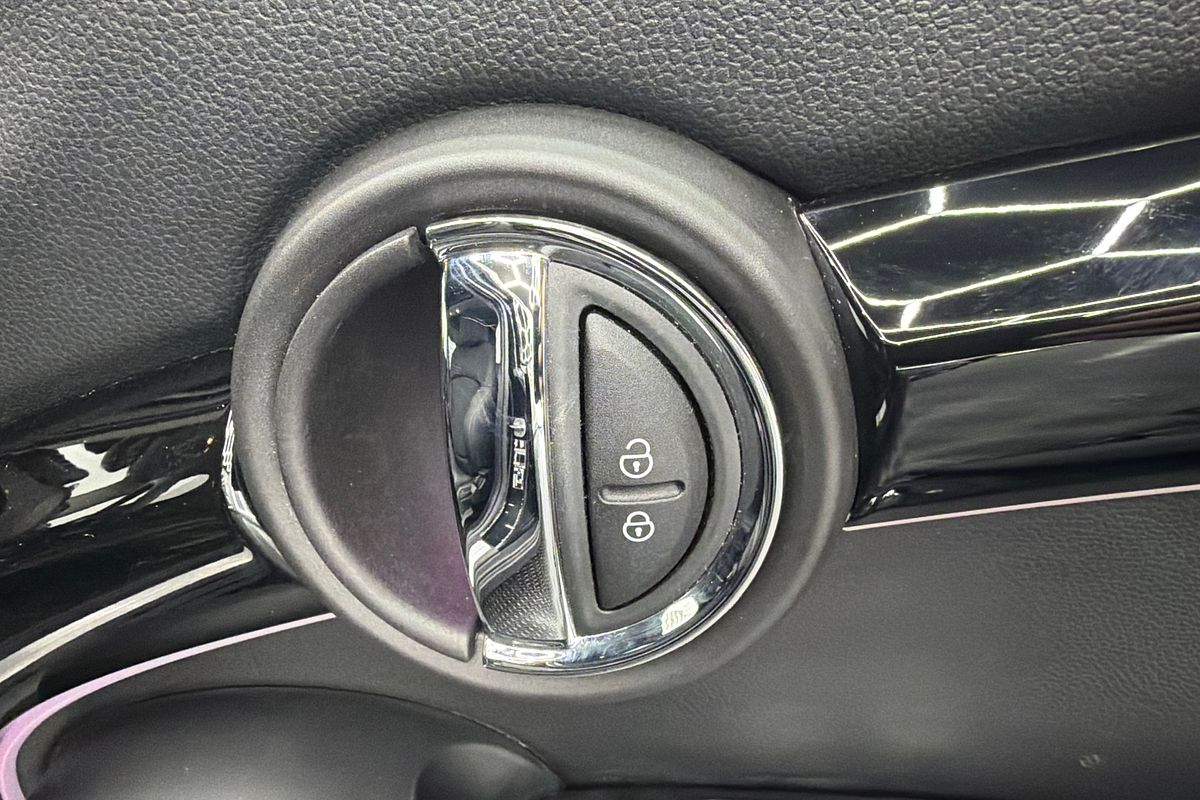 2022 MINI Hatch Cooper Classic F55 LCI-2