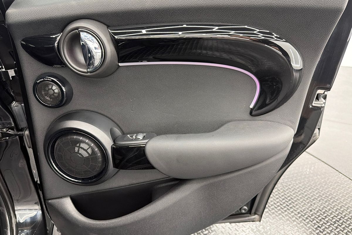 2022 MINI Hatch Cooper Classic F55 LCI-2