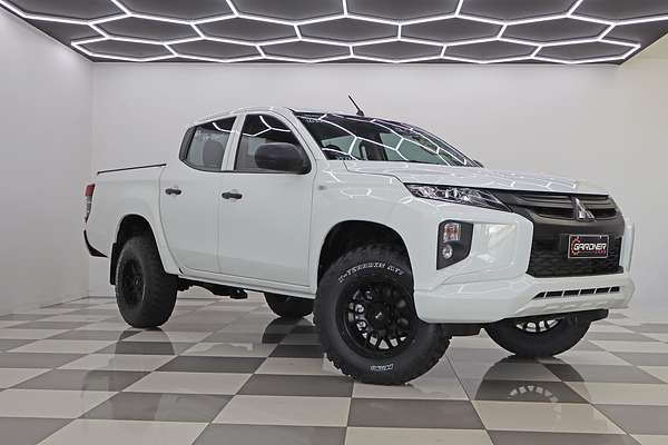 2019 Mitsubishi Triton GLX ADAS MR 4X4