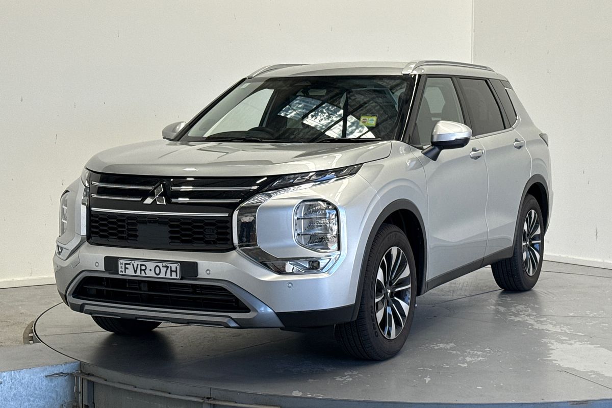 2025 Mitsubishi Outlander LS ZM