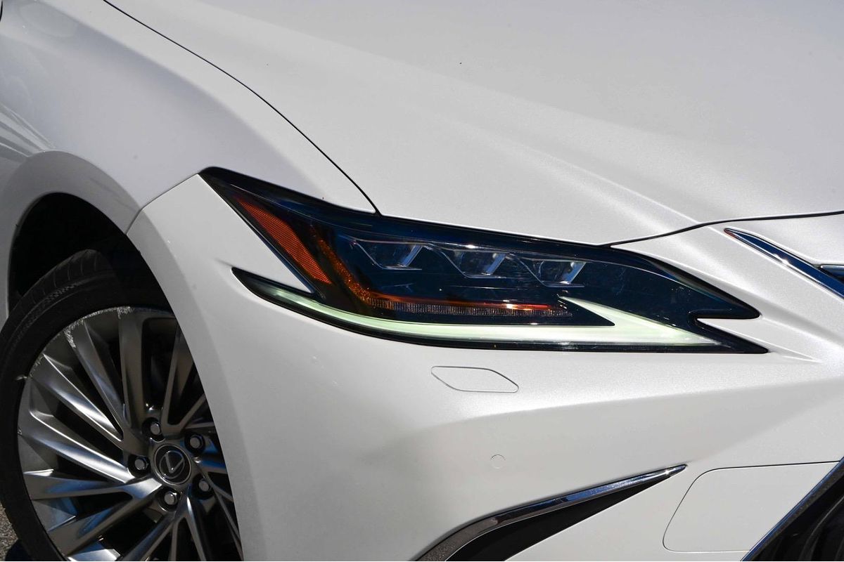 2019 Lexus ES ES300h Sports Luxury AXZH10R
