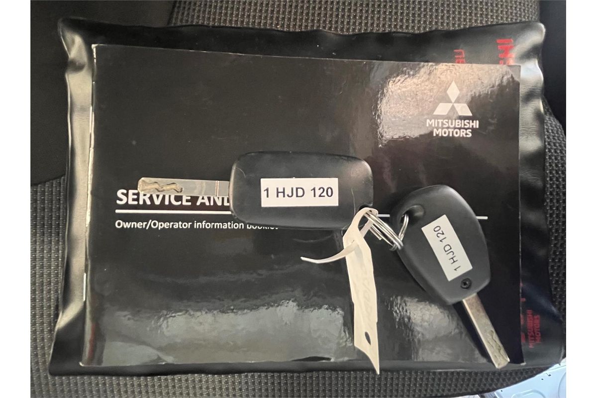 2021 Mitsubishi Express GLX SN SWB