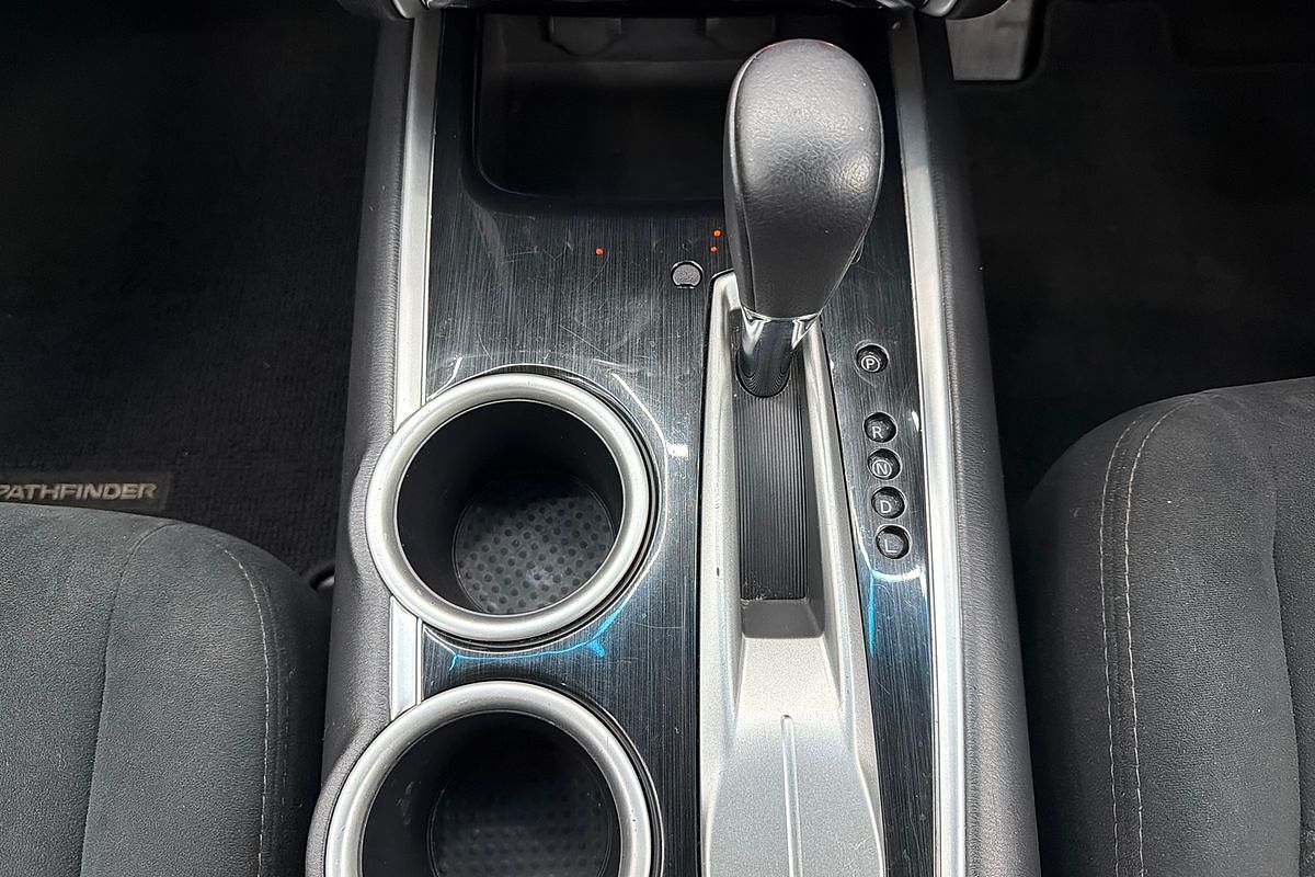 2015 Nissan Pathfinder ST R52