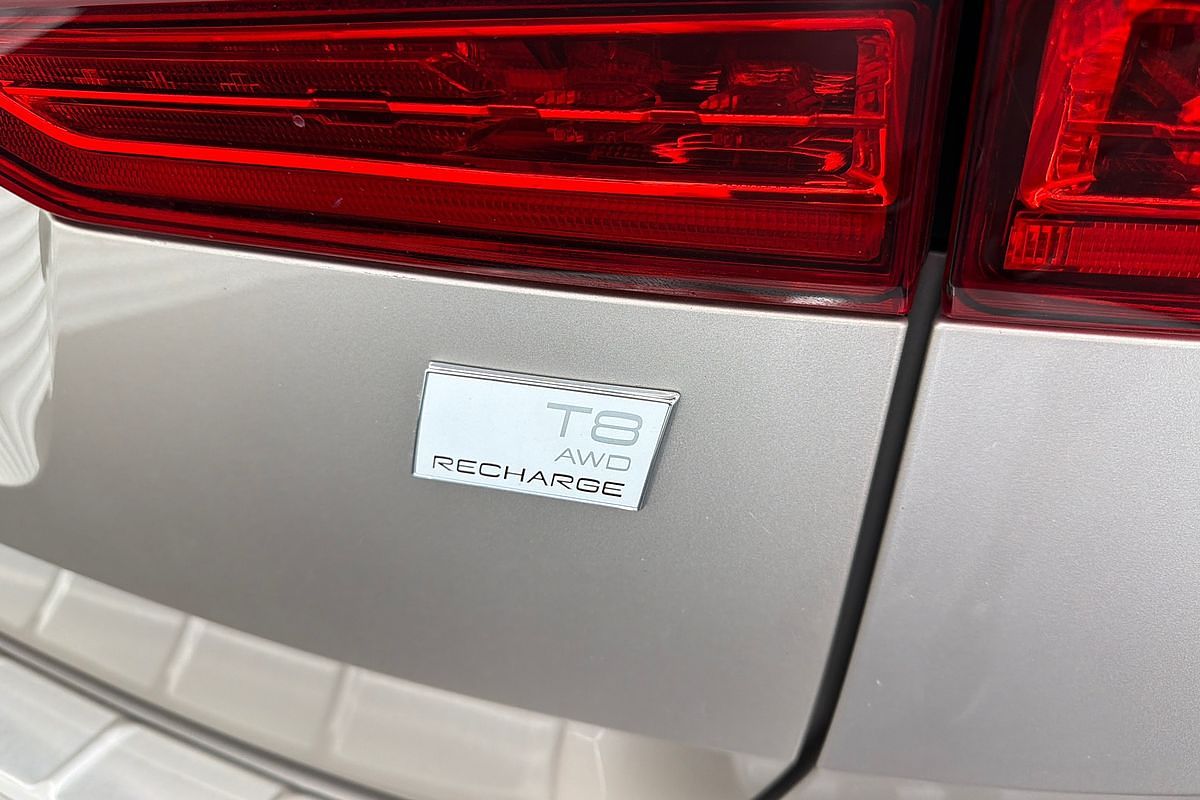 2022 Volvo XC60 Recharge Ultimate T8 Plug-In Hybrid