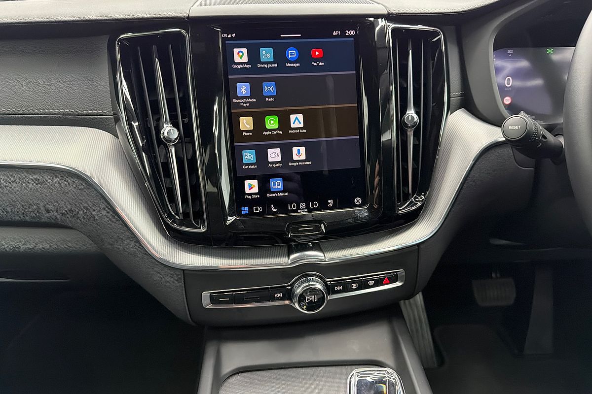 2022 Volvo XC60 Recharge Ultimate T8 Plug-In Hybrid