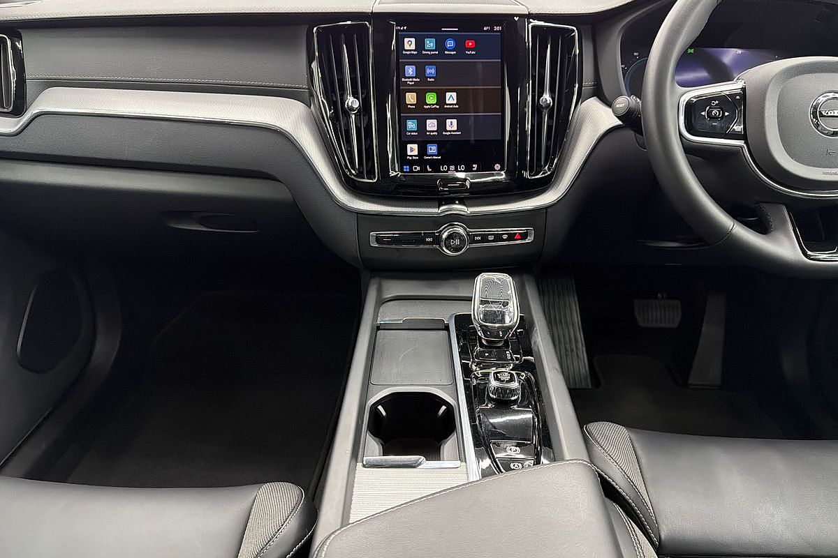 2022 Volvo XC60 Recharge Ultimate T8 Plug-In Hybrid