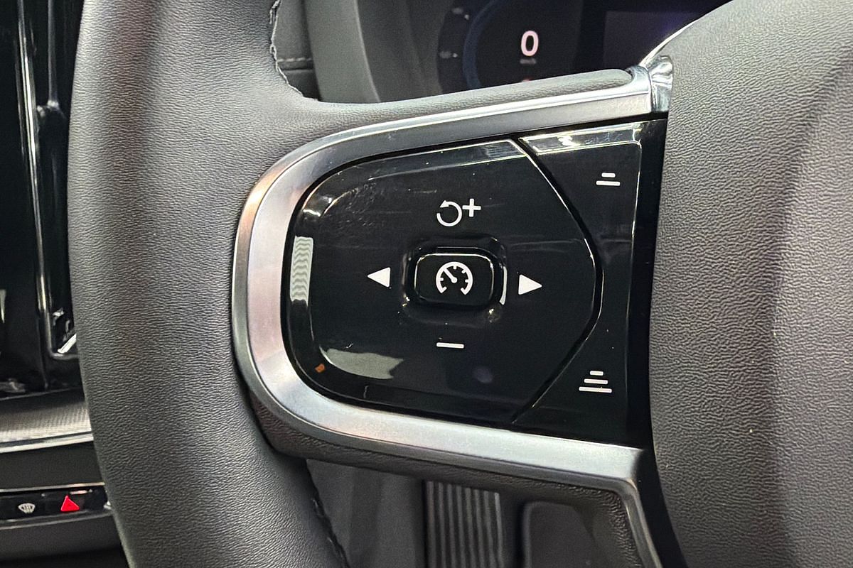 2022 Volvo XC60 Recharge Ultimate T8 Plug-In Hybrid