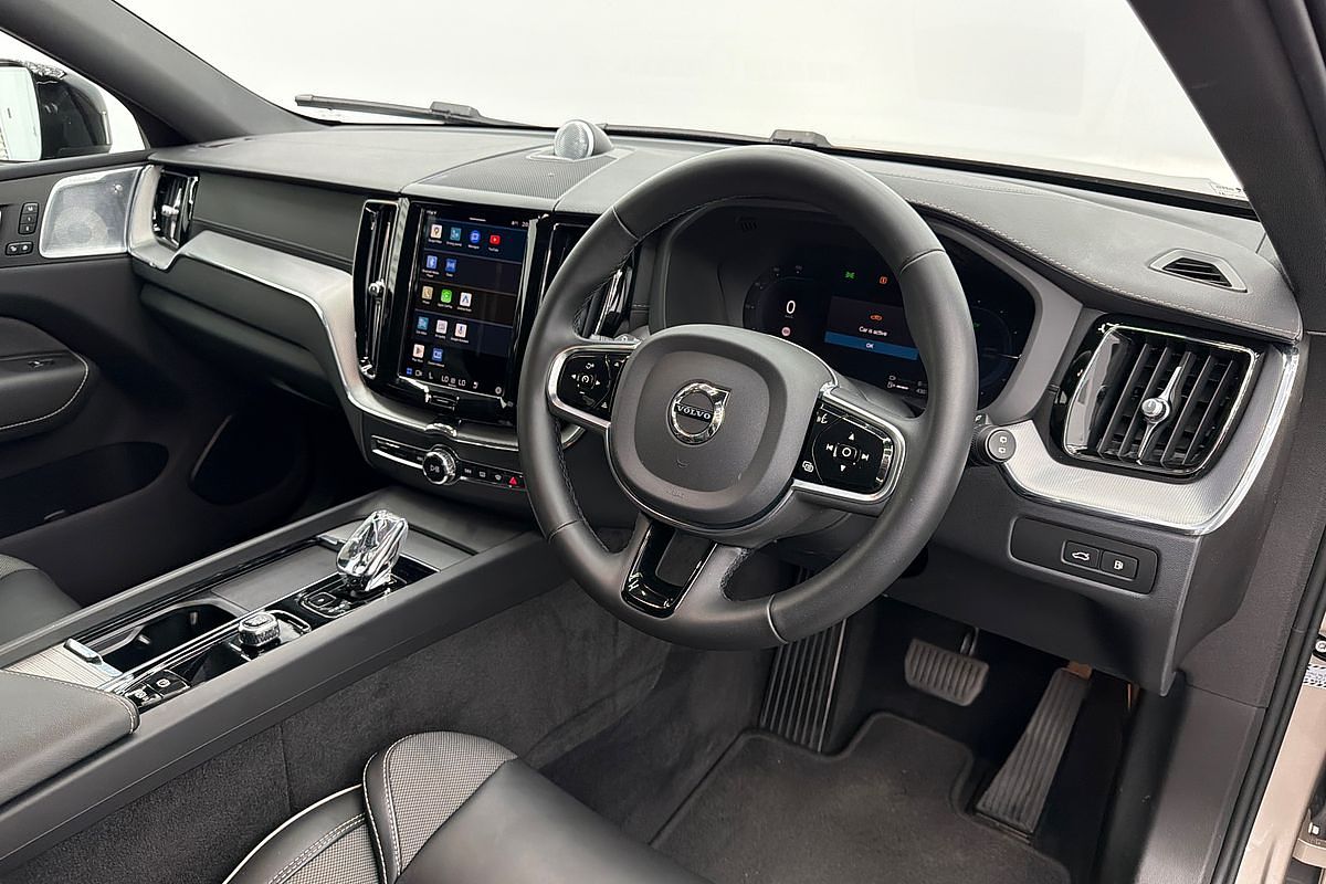 2022 Volvo XC60 Recharge Ultimate T8 Plug-In Hybrid