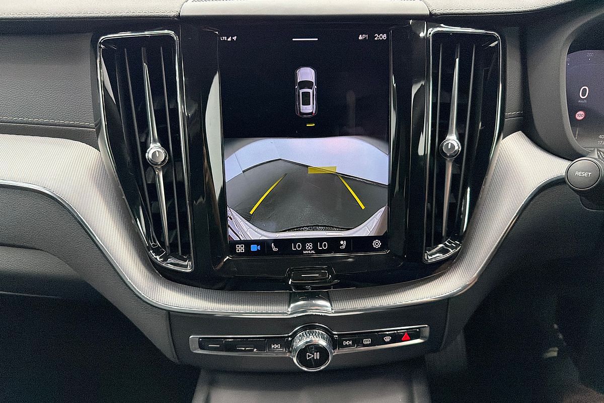 2022 Volvo XC60 Recharge Ultimate T8 Plug-In Hybrid