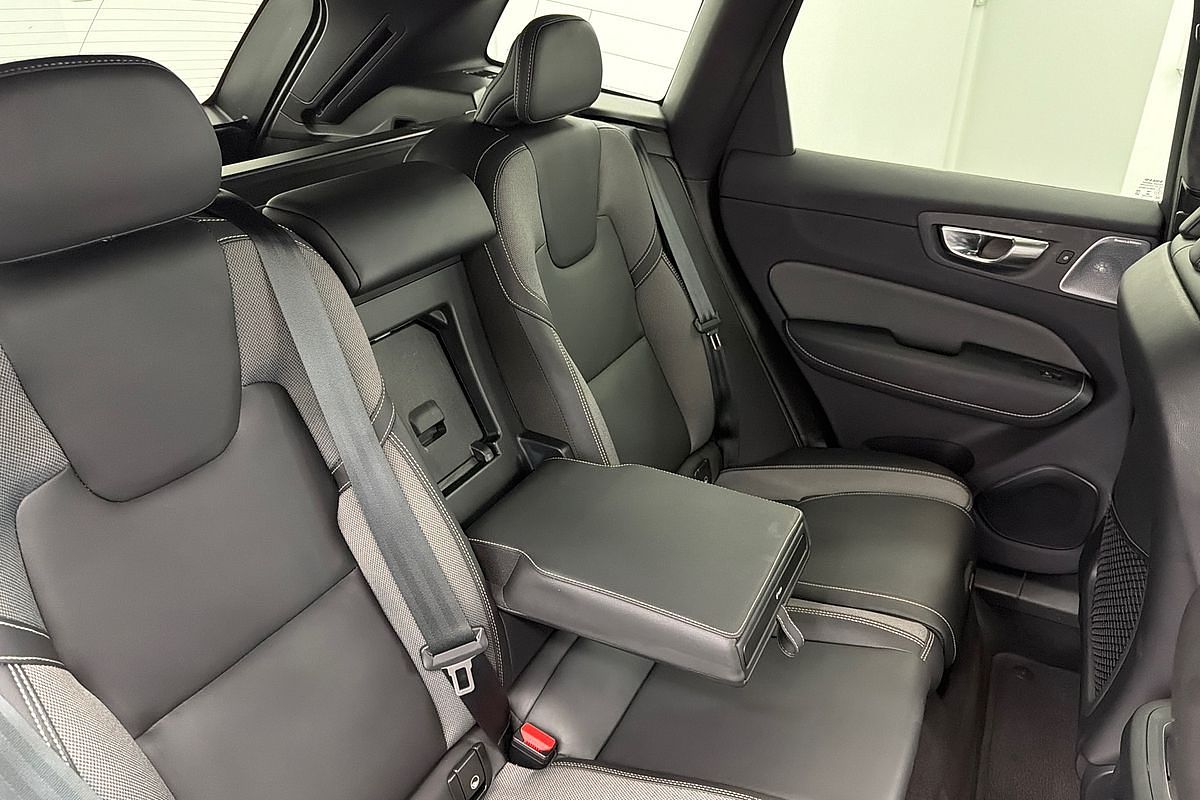 2022 Volvo XC60 Recharge Ultimate T8 Plug-In Hybrid