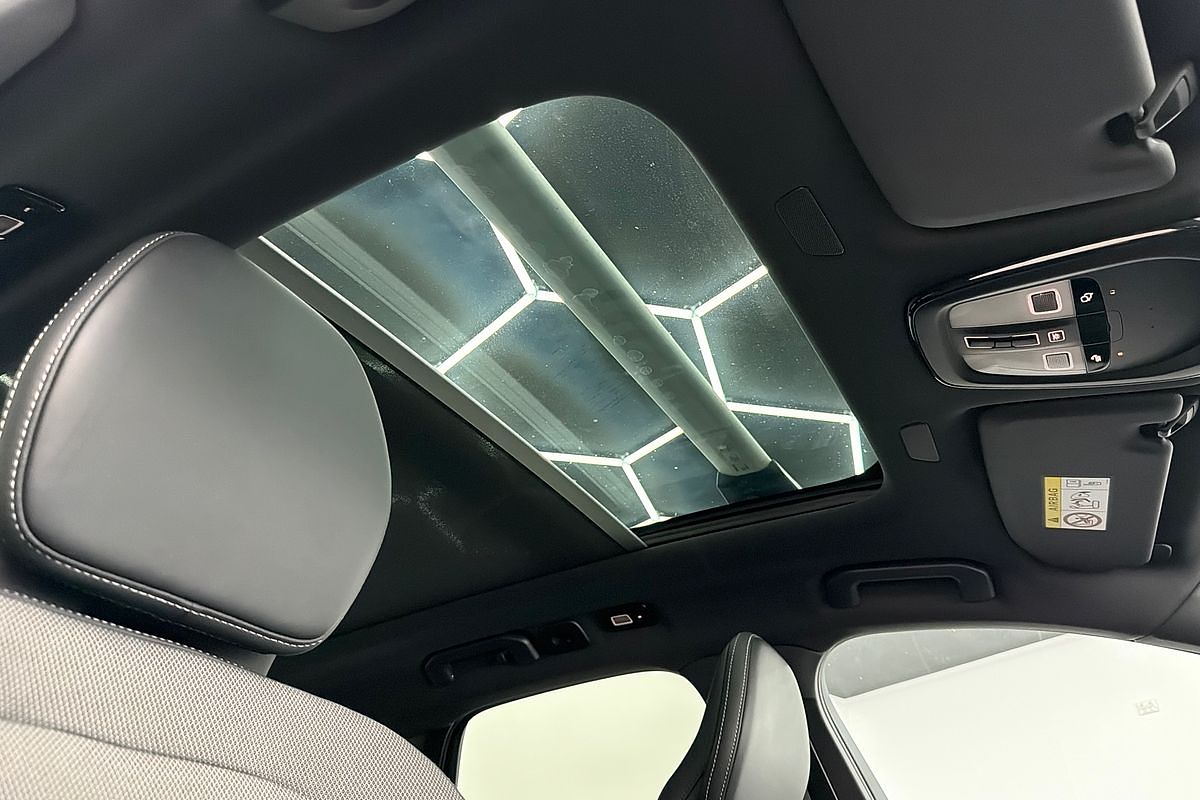 2022 Volvo XC60 Recharge Ultimate T8 Plug-In Hybrid