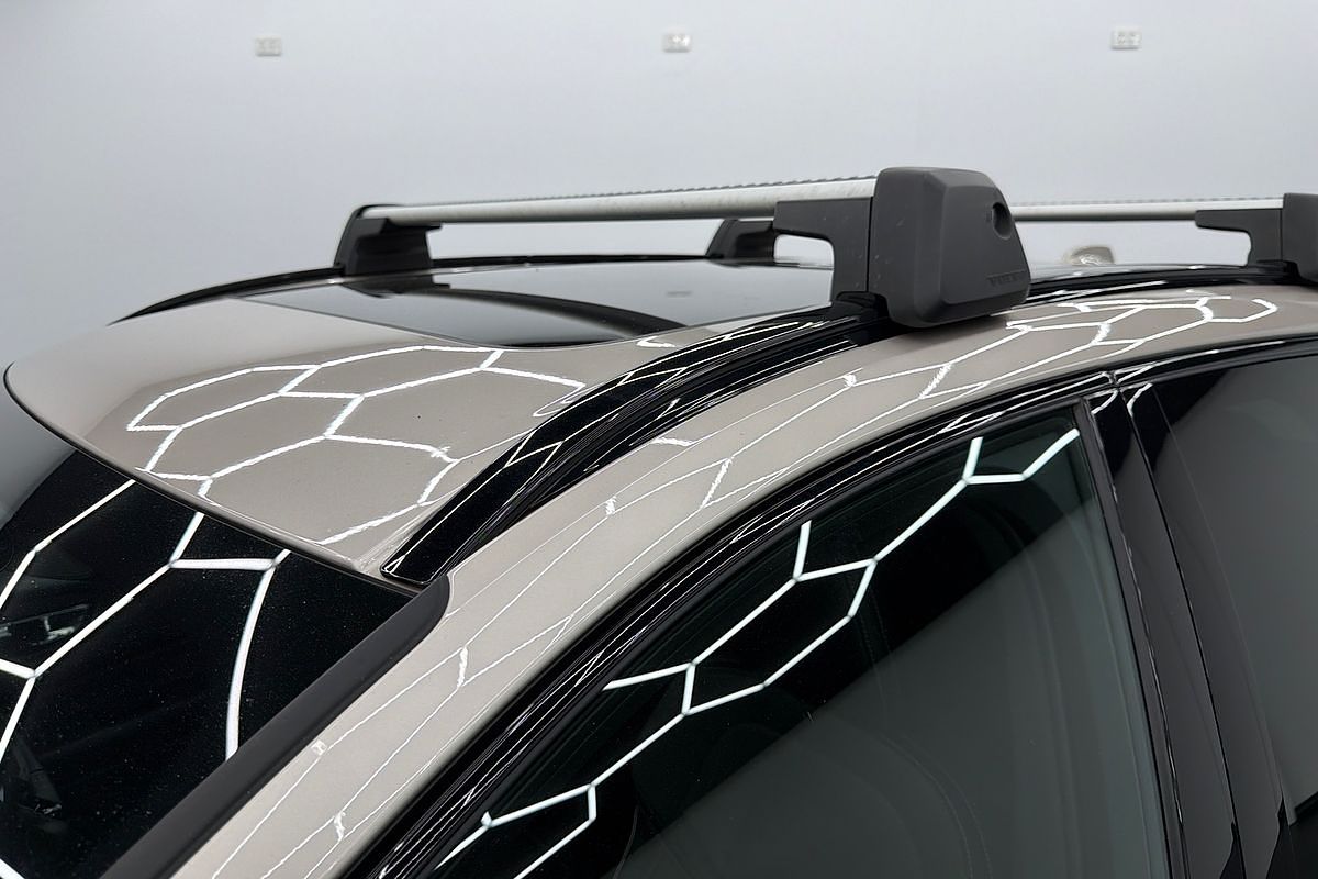 2022 Volvo XC60 Recharge Ultimate T8 Plug-In Hybrid