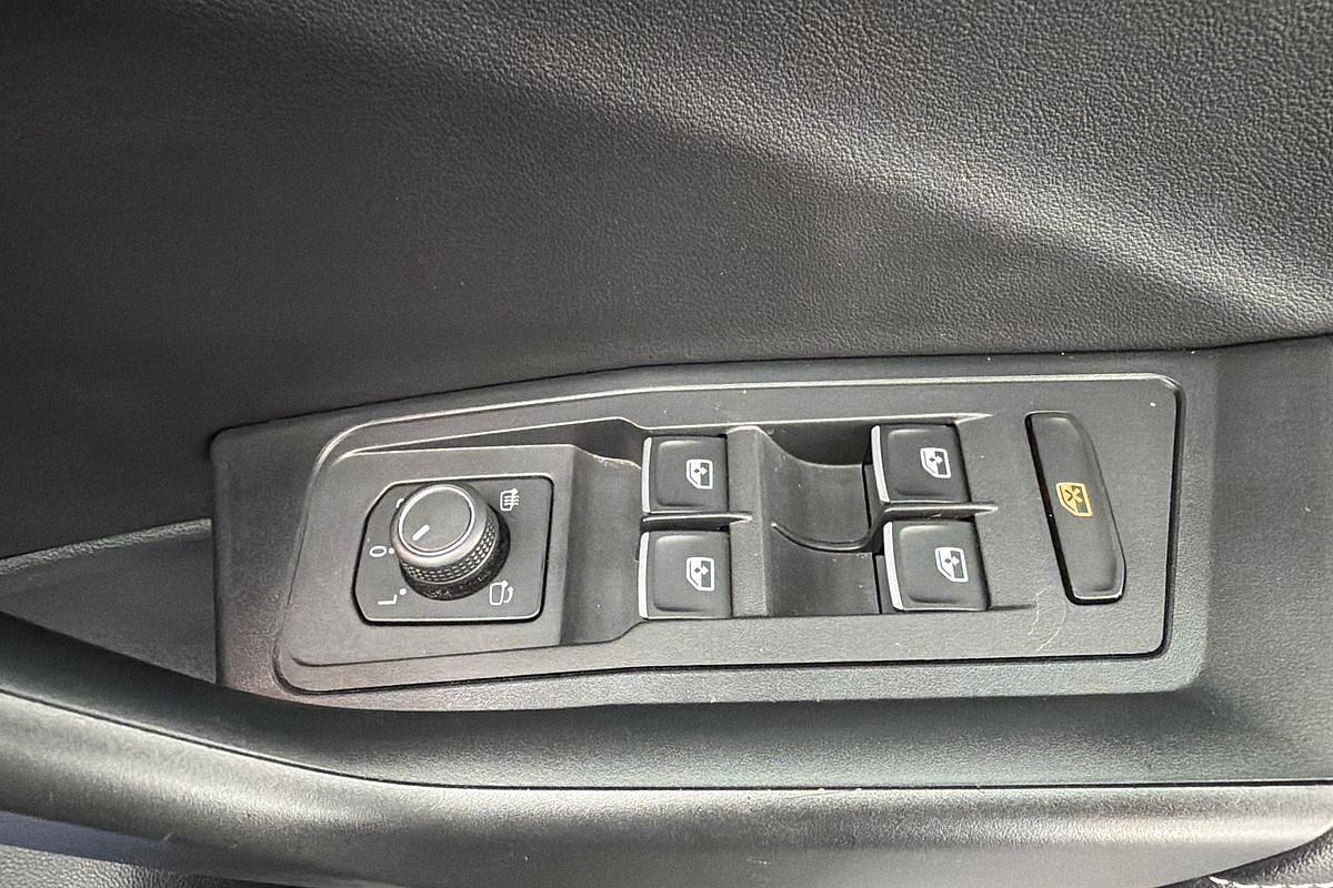 2022 Volkswagen T-Roc 140TSI R-Line D11