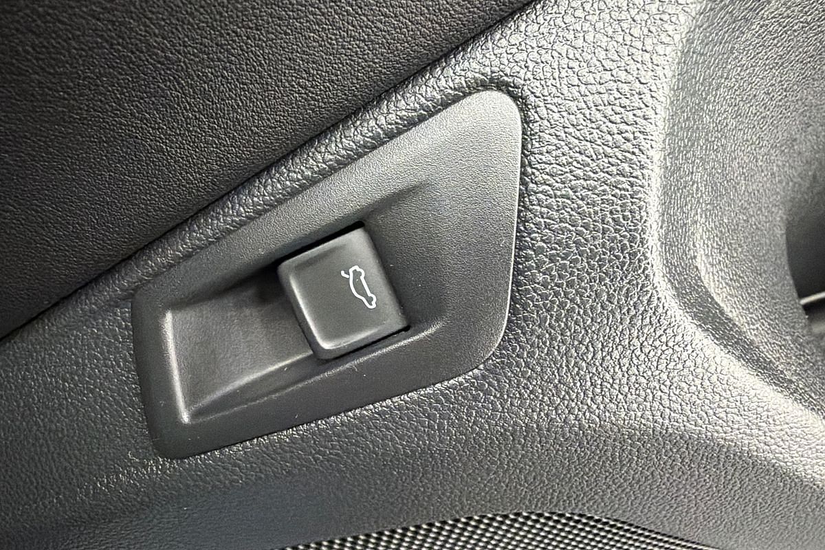 2022 Volkswagen T-Roc 140TSI R-Line D11