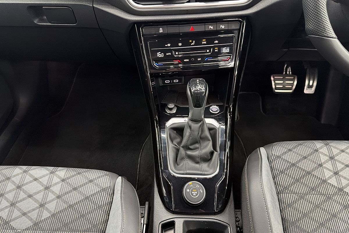 2022 Volkswagen T-Roc 140TSI R-Line D11