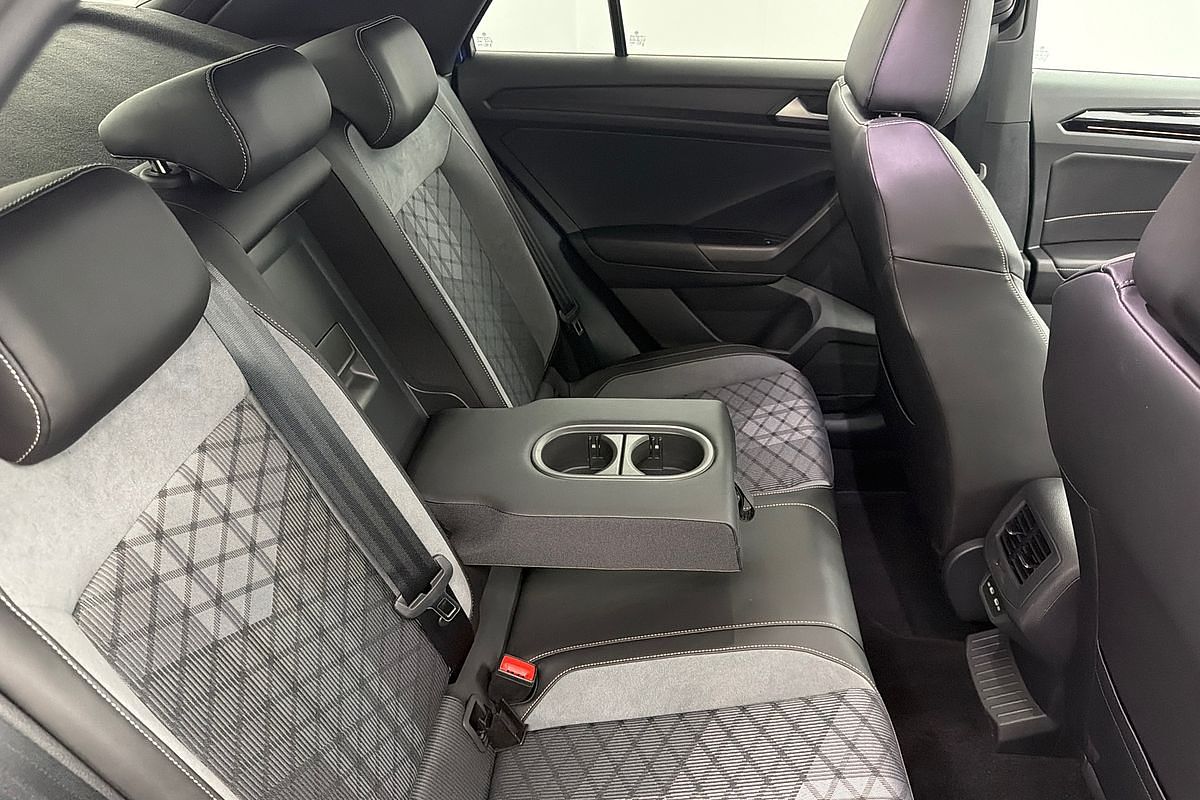 2022 Volkswagen T-Roc 140TSI R-Line D11