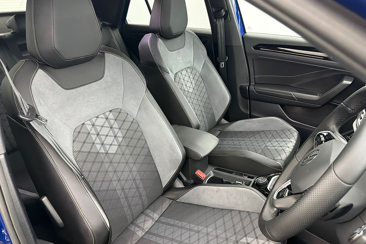 2022 Volkswagen T-Roc 140TSI R-Line D11