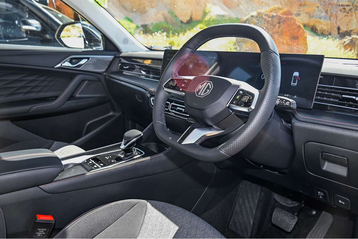 2025 MG HS Vibe AS33