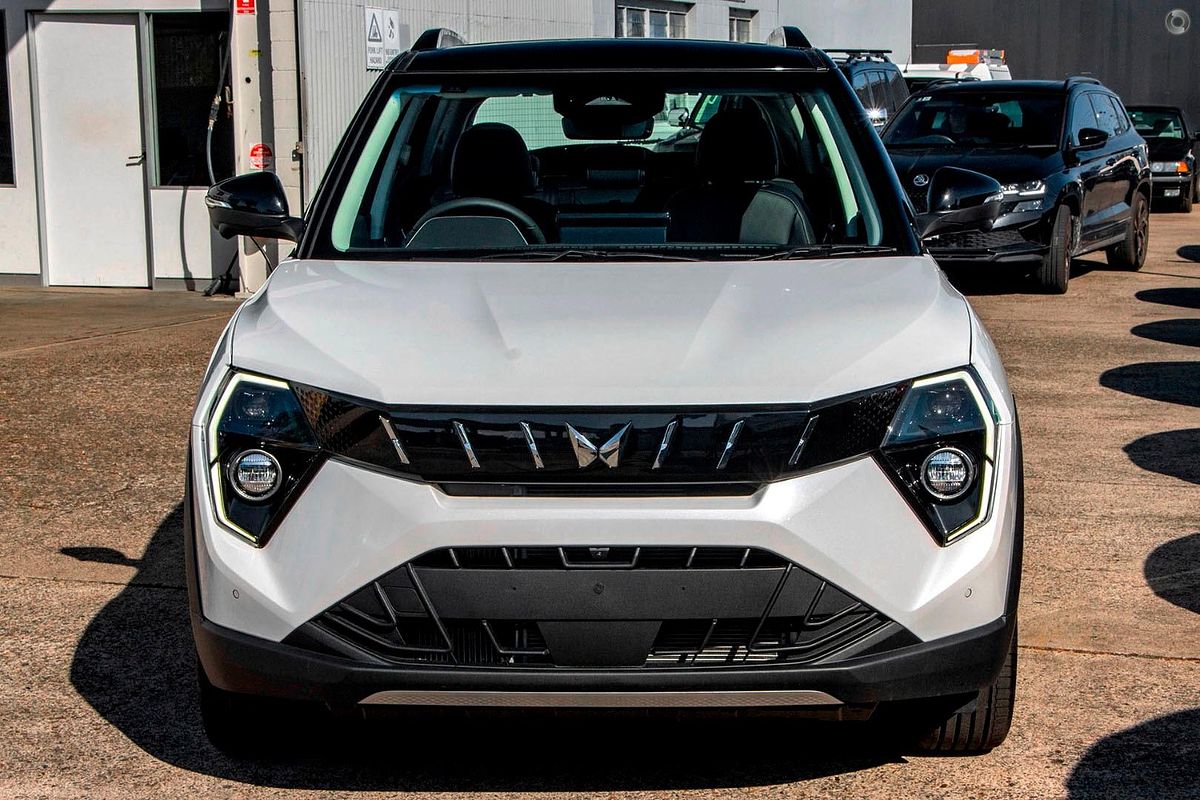 2025 Mahindra XUV3XO AX7L