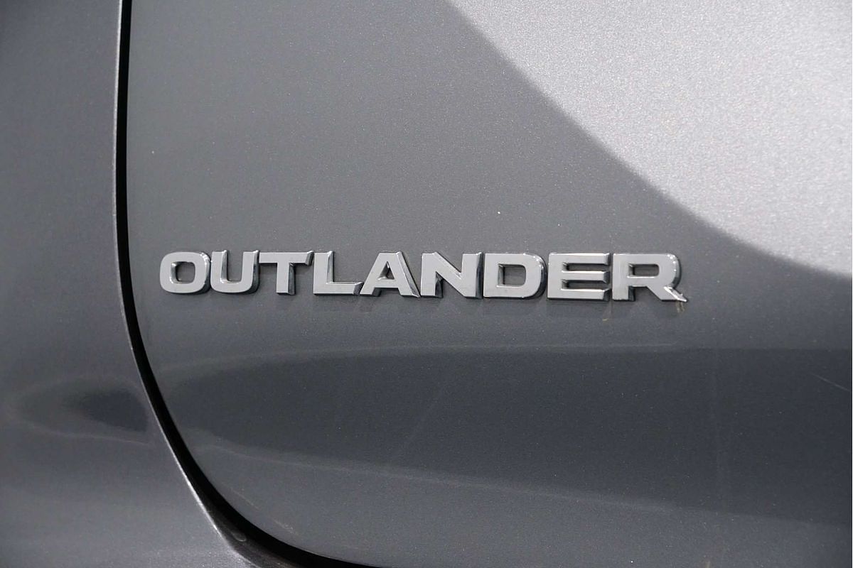 2023 Mitsubishi Outlander ES ZM