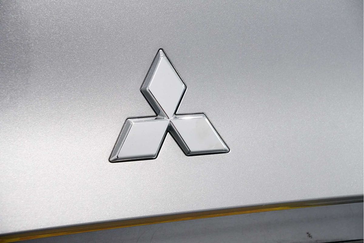 2023 Mitsubishi Outlander ES ZM