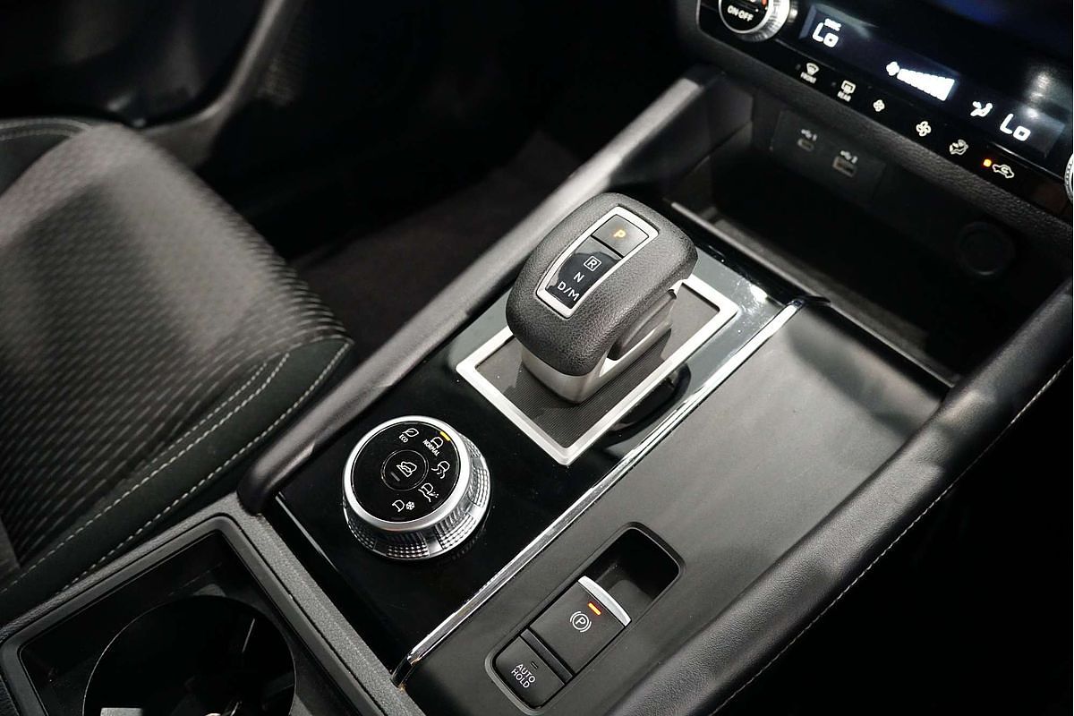 2023 Mitsubishi Outlander ES ZM