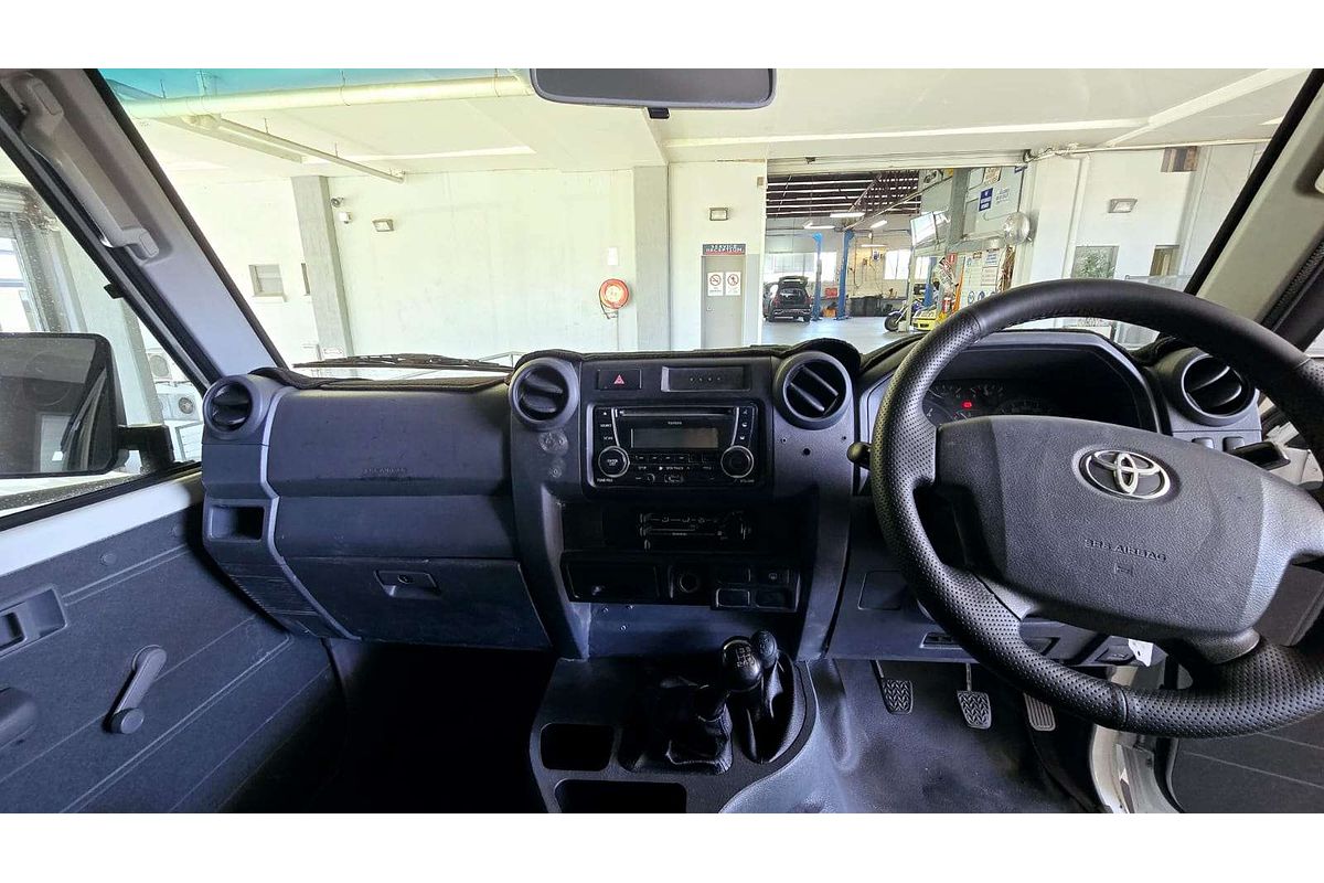 LANDCRUISER VDJ76R MY12 UPDATE WORKMATE (4x4) 4.5L DTV8 DIESEL TURBO F/INJ 5 SP MANUAL 4D WAGON 