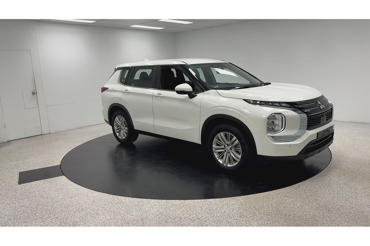 2023 Mitsubishi Outlander ES ZM