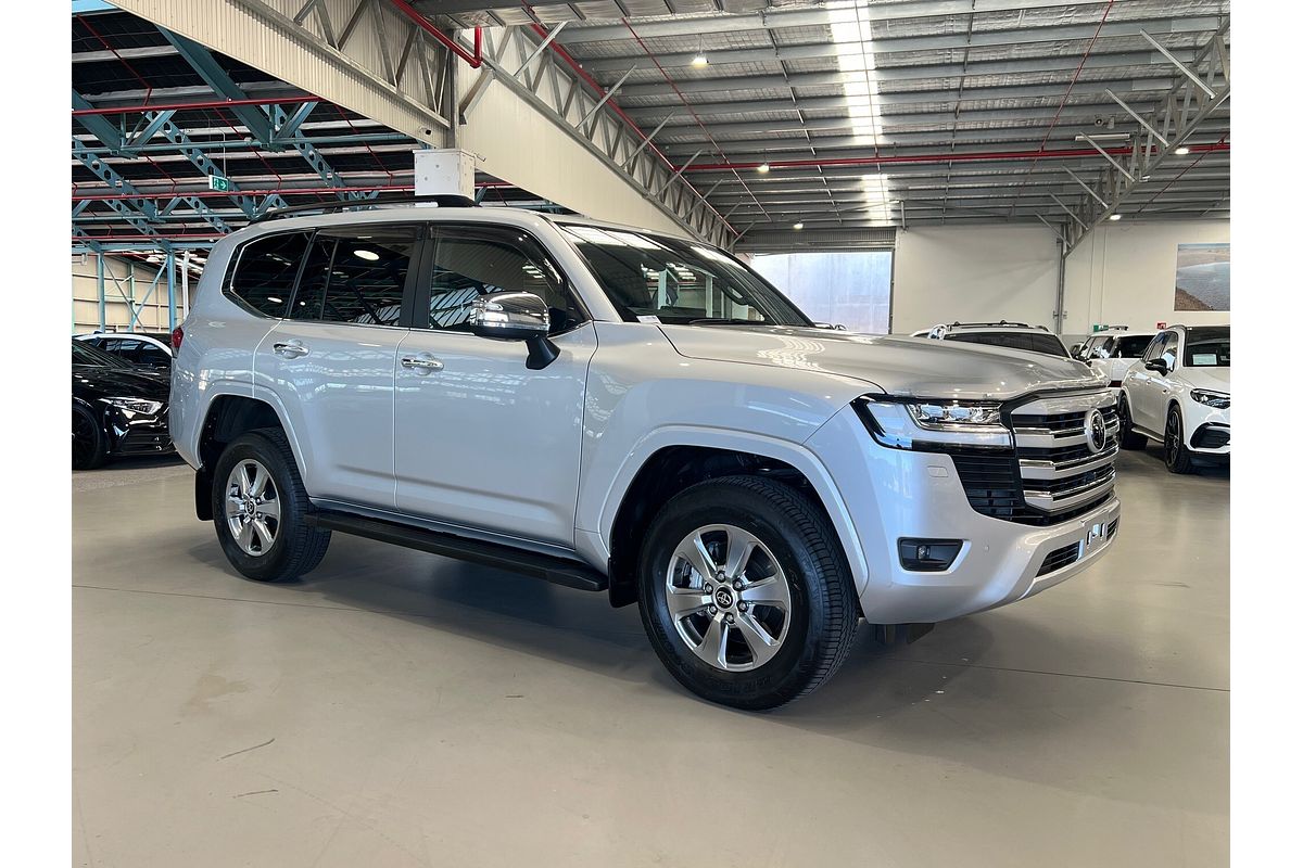 2024 Toyota Landcruiser Sahara FJA300R