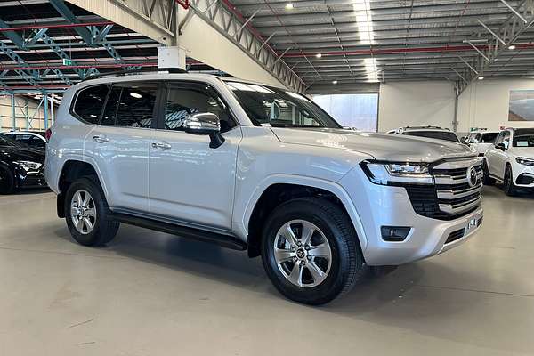 2024 Toyota Landcruiser Sahara FJA300R