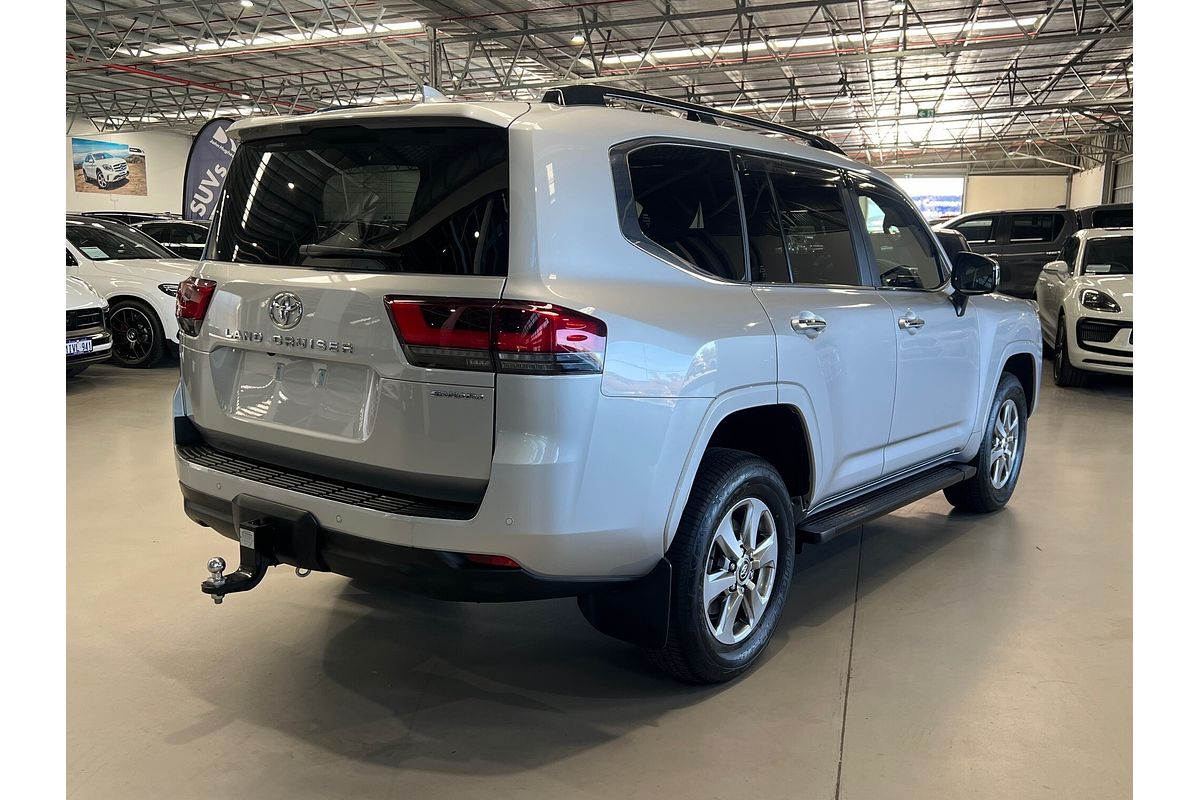 2024 Toyota Landcruiser Sahara FJA300R