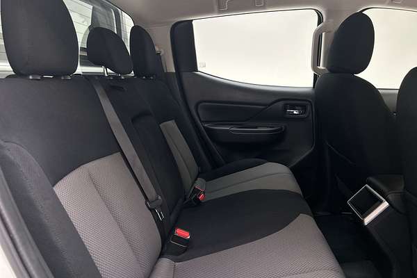 2023 Mitsubishi Triton GLX+ MR 4X4 thumb-10