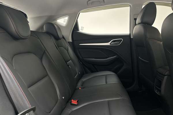 2024 MG ZST Excite thumb-11