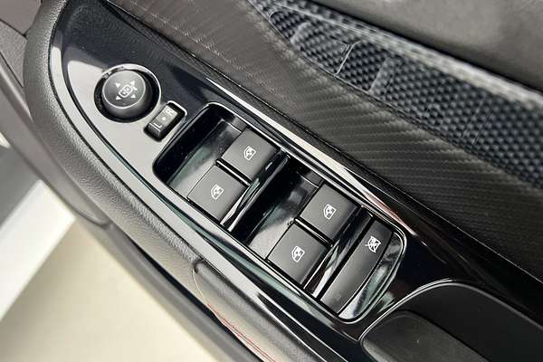 2016 Holden Commodore SV6 Black VF Series II thumb-10