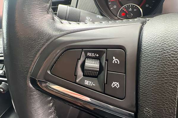 2016 Holden Commodore SV6 Black VF Series II thumb-12