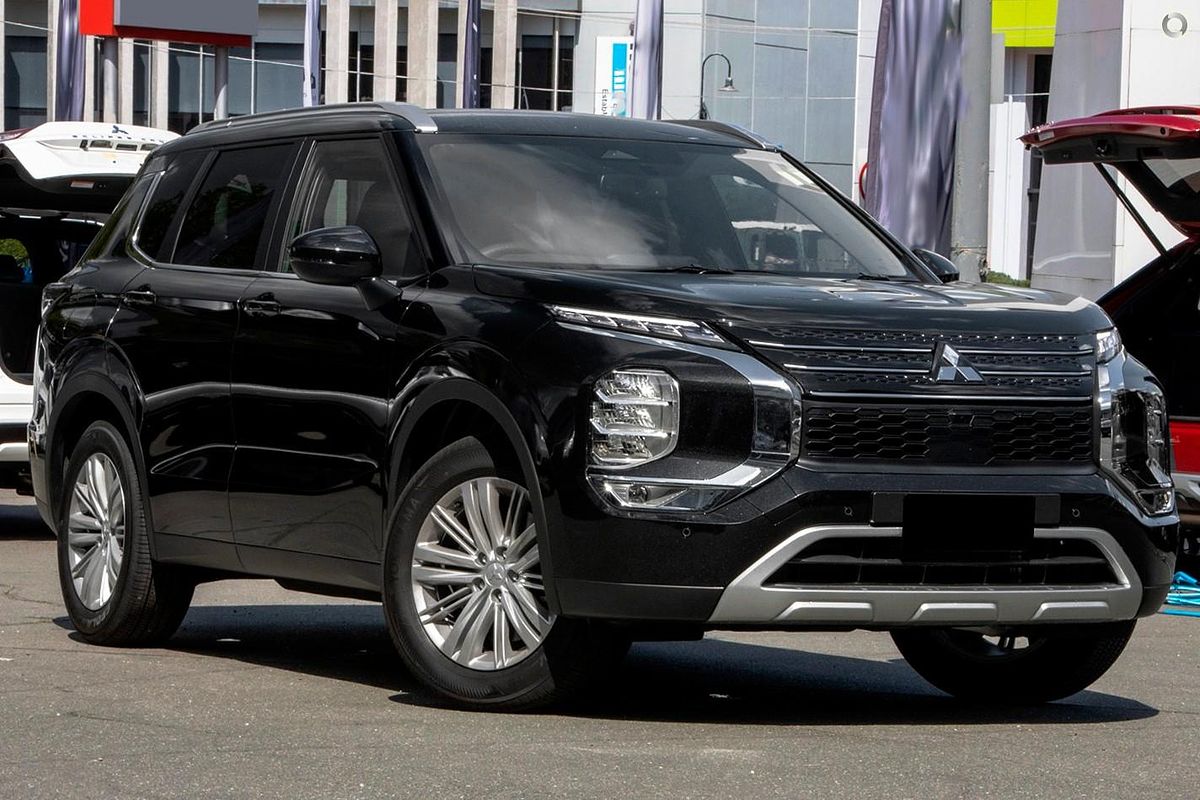 2025 Mitsubishi Outlander LS ZM