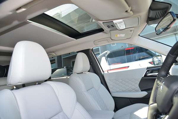 2024 Mitsubishi Outlander PHEV Exceed ZM thumb-10