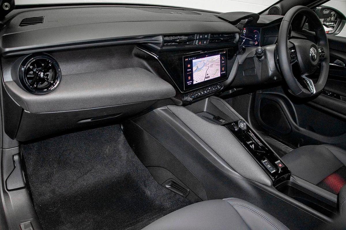 2025 Alfa Romeo Junior Ibrida