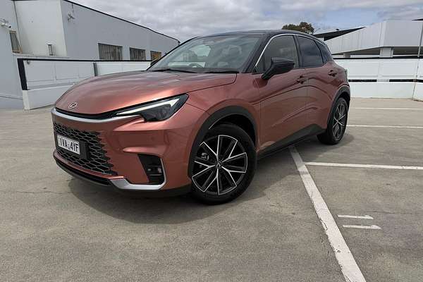 2024 Lexus LBX Luxury MAYH10R