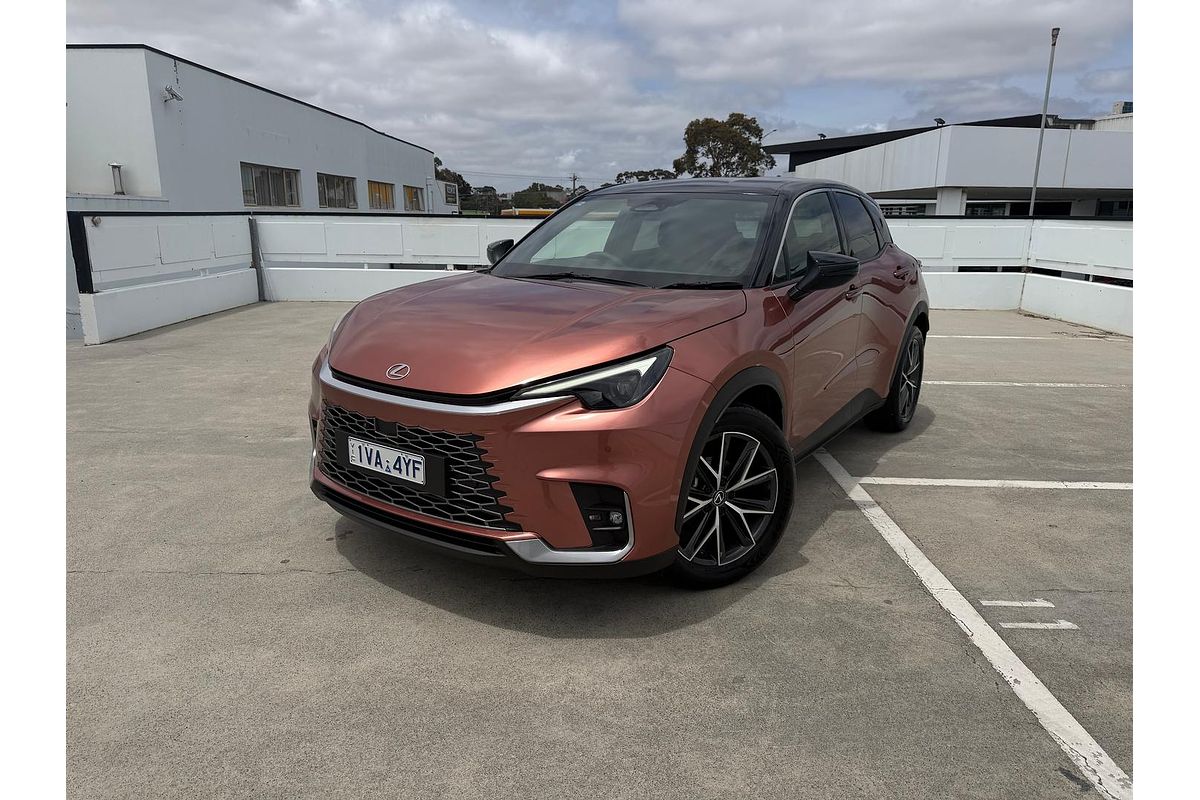 2024 Lexus LBX Luxury MAYH10R