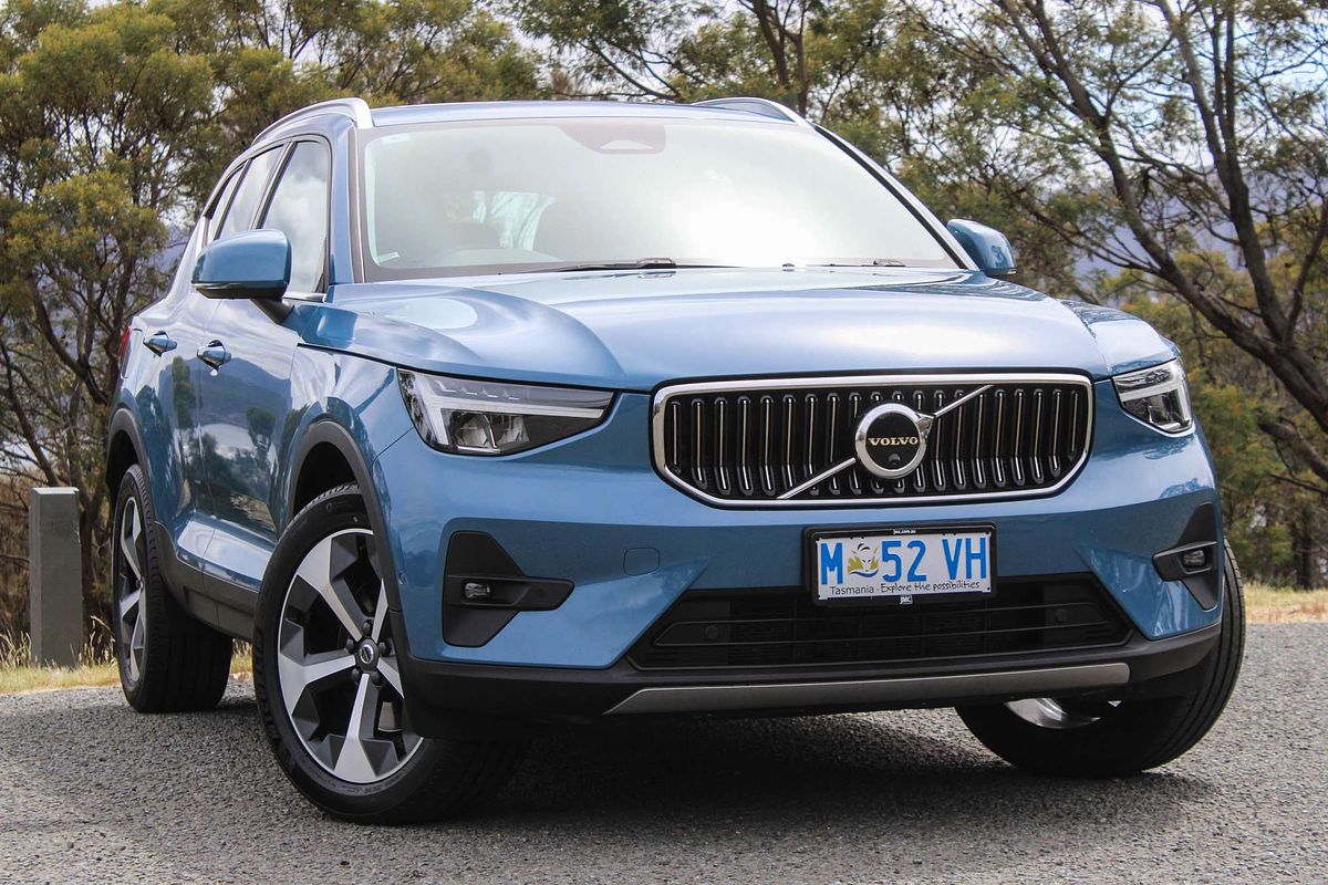 2023 Volvo XC40 Ultimate B4 Bright
