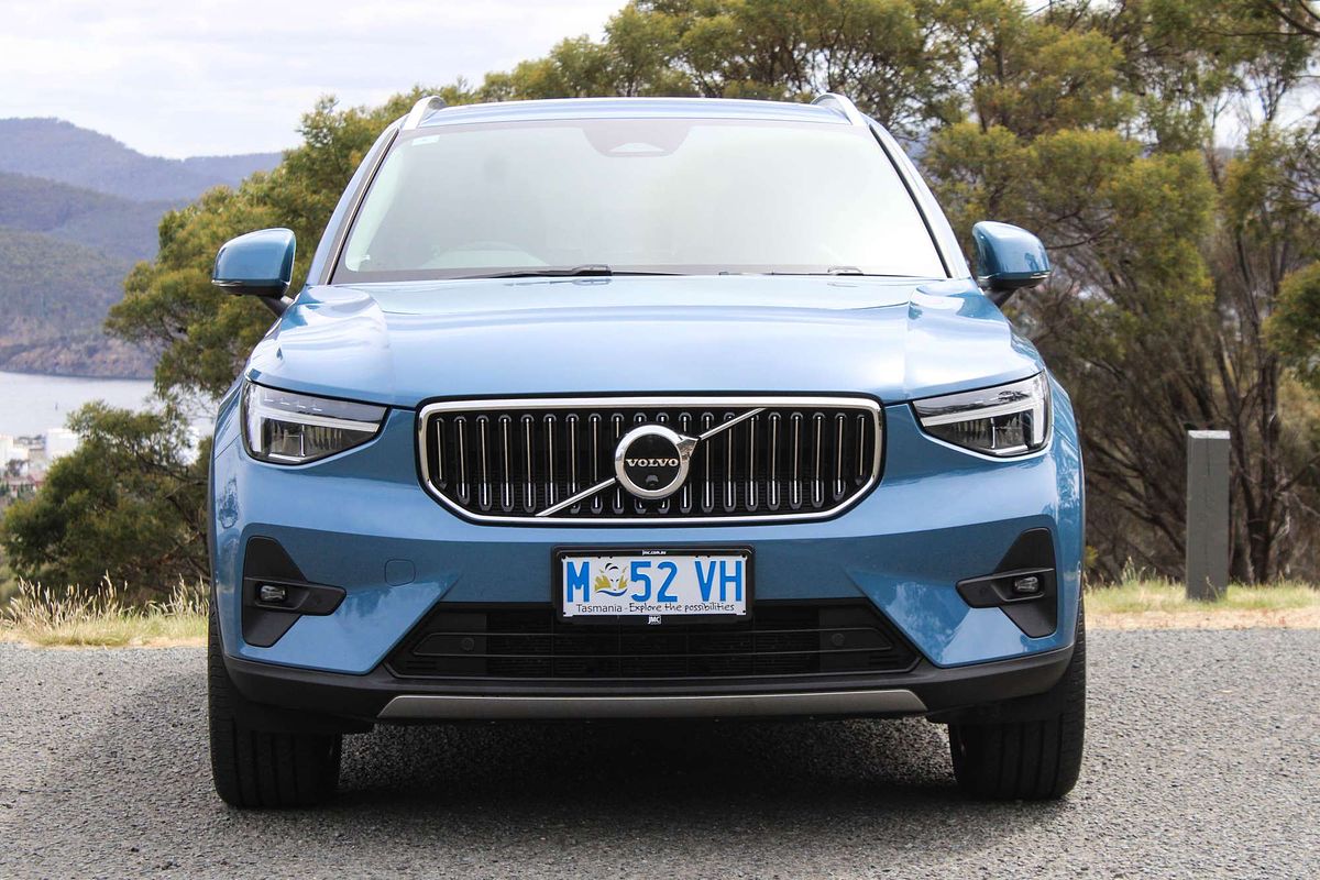 2023 Volvo XC40 Ultimate B4 Bright