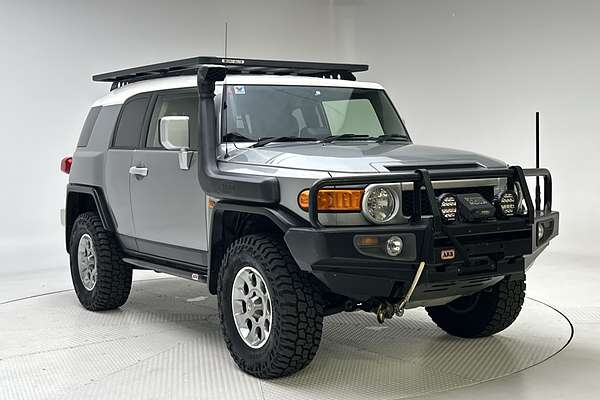 2012 Toyota FJ Cruiser GSJ15R thumb-0