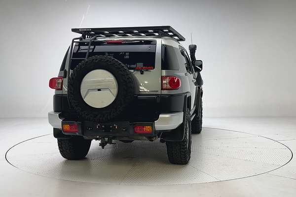 2012 Toyota FJ Cruiser GSJ15R thumb-1