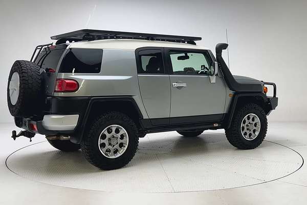 2012 Toyota FJ Cruiser GSJ15R thumb-2